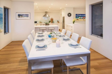 Calm Waters - Accommodation Bookings 1
