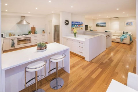 Calm Waters - Accommodation Bookings 2
