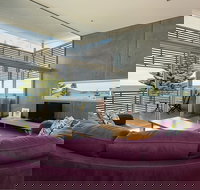 New York Loft Style Waterfront 3BR Holiday Home - Accommodation Bookings