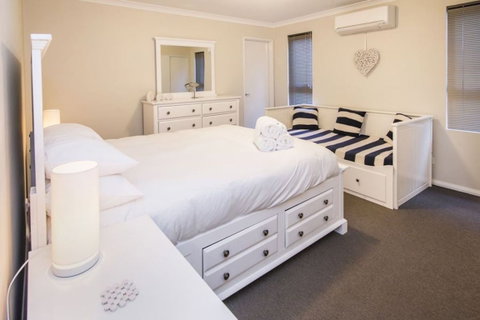 A Little Luxury In Town - Accommodation Bookings 2