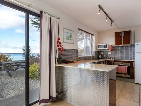 Beach Apartments - Accommodation Bookings 1