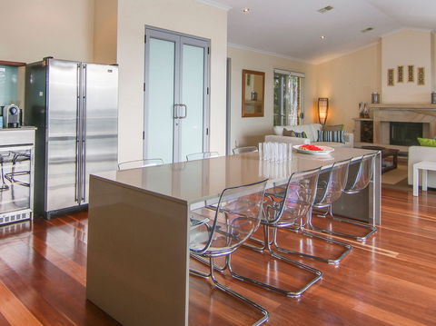 Becalmed On Sunshine Cove - Accommodation Bookings 2