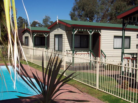 Parkes Country Cabins - Accommodation Bookings 0