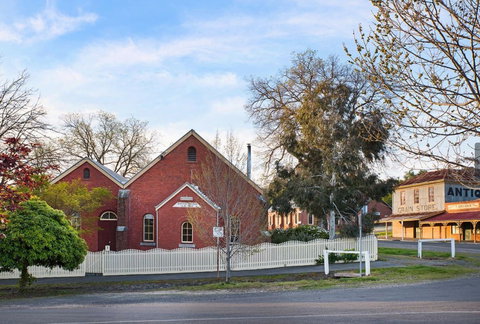 Sunday House - Maldon - Accommodation Bookings 2