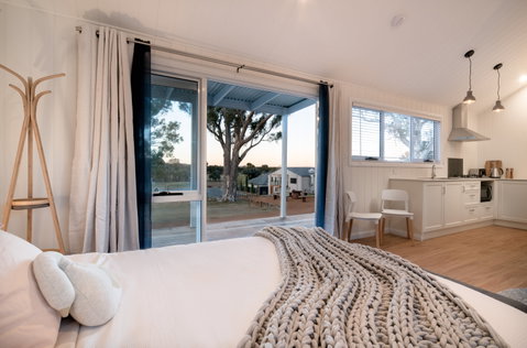 Tallagandra Hill Winery Accommodation - Accommodation Bookings 1