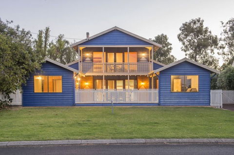 Ultramarine - Accommodation Bookings 0