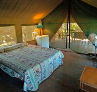 Lions Den Hotel - Accommodation Bookings