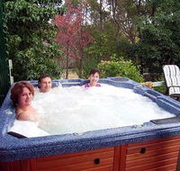 Falls Retreat Bed And Breakfast