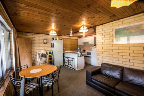 80 Page Drive Blanchetown -River Shack Rentals - Accommodation Bookings 2
