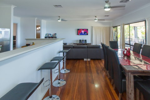 Amazing Views - Accommodation Bookings 1