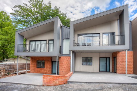 Art House Townhouses - Accommodation Bookings 1