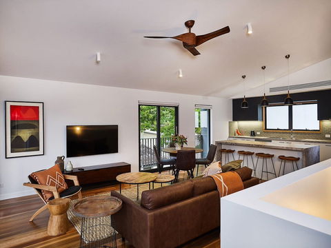 Art House Townhouses - Accommodation Bookings 2