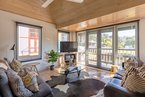 Dlux + Escape @ Lorne - Accommodation Bookings 0