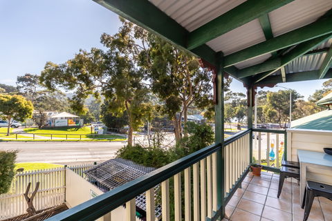 Dlux + Escape @ Lorne - Accommodation Bookings 2