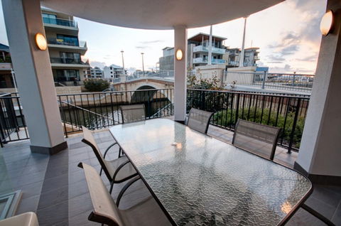 Dolphin Quay 3 Bedroom Apartment - Accommodation Bookings 1