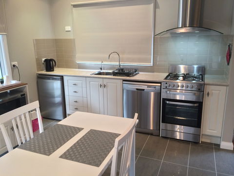 High Peaks Cottages - Accommodation Bookings 2