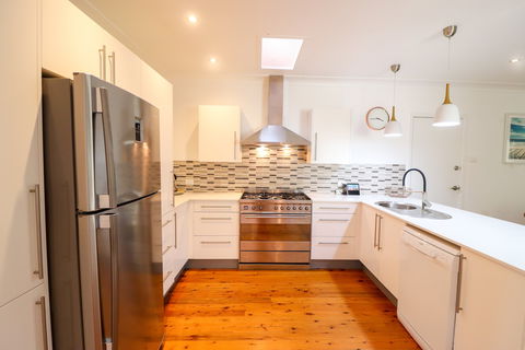 Pacific Beachhouse - Accommodation Bookings 2