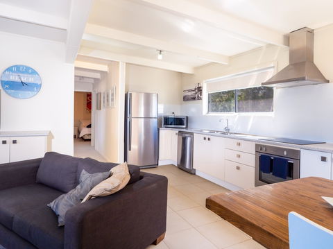 Seaview Getaway | Dunbogan - Accommodation Bookings 1