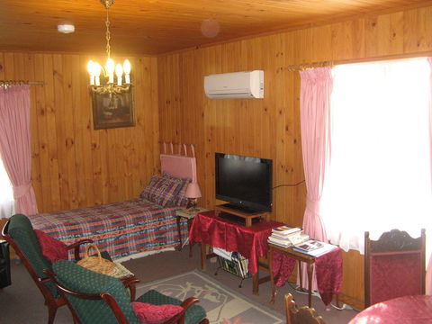 The Grove - Accommodation Bookings 1