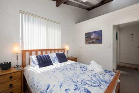 Absolute Oceanfront Cottage - Accommodation Bookings 1