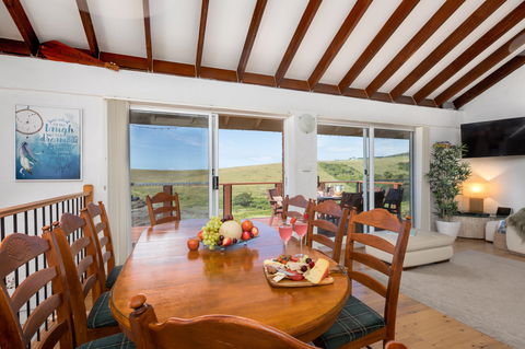 Absolute Oceanfront Cottage - Accommodation Bookings 2