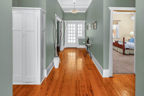 Adelaide Style Accommodation-City And Beach Luxury Home - Accommodation Bookings 1