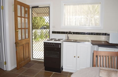Almond Tree Cottage - Accommodation Bookings 2