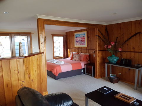 Bed In The Treetops - Accommodation Bookings 1