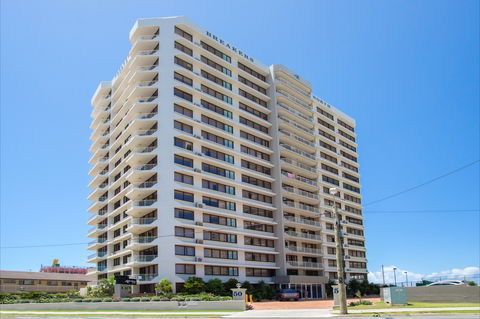Breakers North - Absolute Beach Front Holiday Apartments - Accommodation Bookings 1
