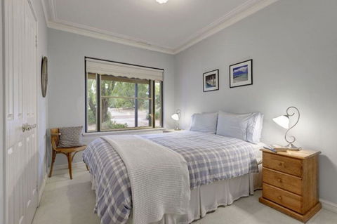 Cottage Retreat/Shady Cottage - Accommodation Bookings 1