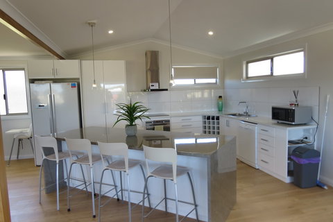 Cozzys Condo Luxury Beach House - Accommodation Bookings 2