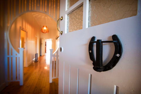 Doreen's - Accommodation Bookings 0