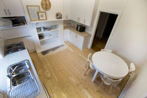 Doreen's - Accommodation Bookings 1