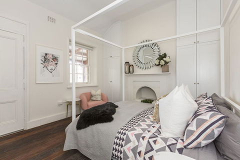 Landmark 1850s Family Fremantle Home - Accommodation Bookings 1