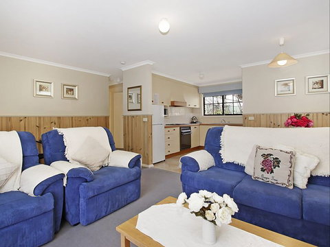 Oak Cottage - Tudor Village - Accommodation Bookings 2