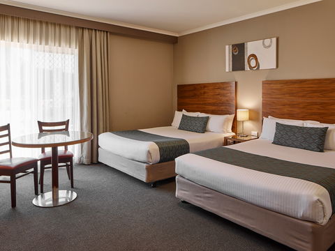 Quality Hotel Dickson - Accommodation Bookings 1