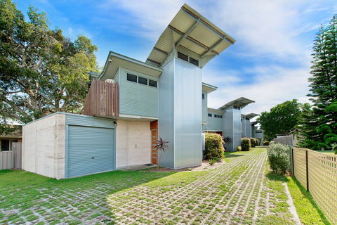 Sun Worship Crescent Head Eco Villas - Accommodation Bookings 1