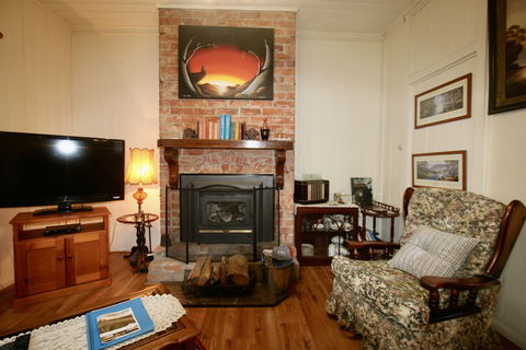 Tenterfield Luxury Historic Cottage - Accommodation Bookings 2