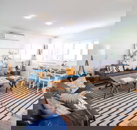 The Lakehouse at Raffetys Resort - Accommodation Bookings