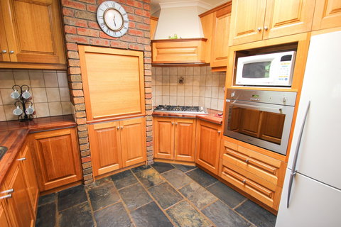 Wombat Hollow - Accommodation Bookings 2