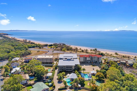 Beaches On Lammermoor Apartments - Accommodation Bookings 1