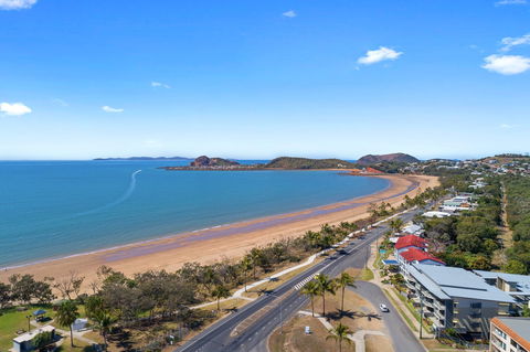 Beaches On Lammermoor Apartments - Accommodation Bookings 2