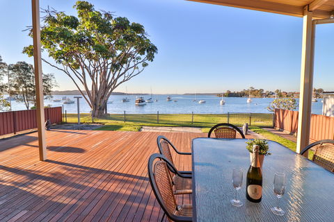 Lakefront Simplicity - Accommodation Bookings 0
