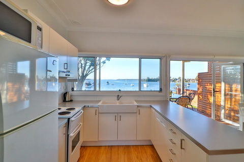 Lakefront Simplicity - Accommodation Bookings 1
