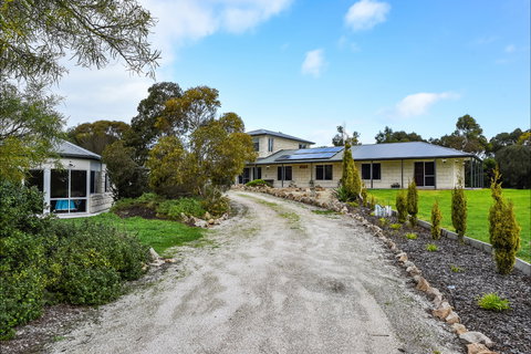 McKinnon's Holiday Home - Accommodation Bookings 0