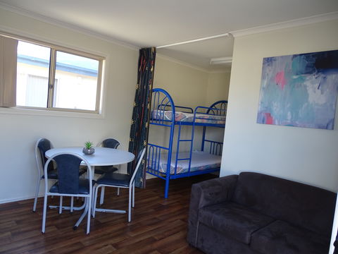 Moonta Bay Cabins - Cabin 2 - Accommodation Bookings 2