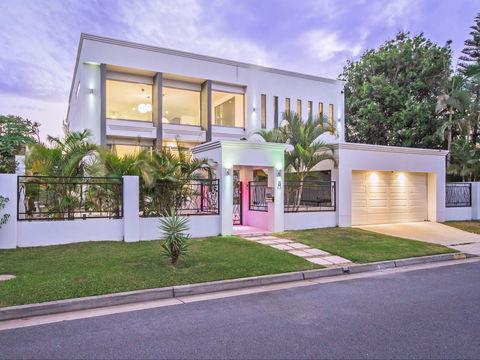 Riviera Waters Broadbeach - Vogue Holiday Homes - Accommodation Bookings 0
