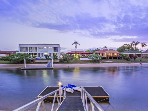 Riviera Waters Broadbeach - Vogue Holiday Homes - Accommodation Bookings 2