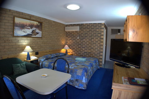 Settlers Motor Inn - Accommodation Bookings 1
