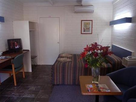 Central Highlands Motor Inn - Accommodation Bookings 1